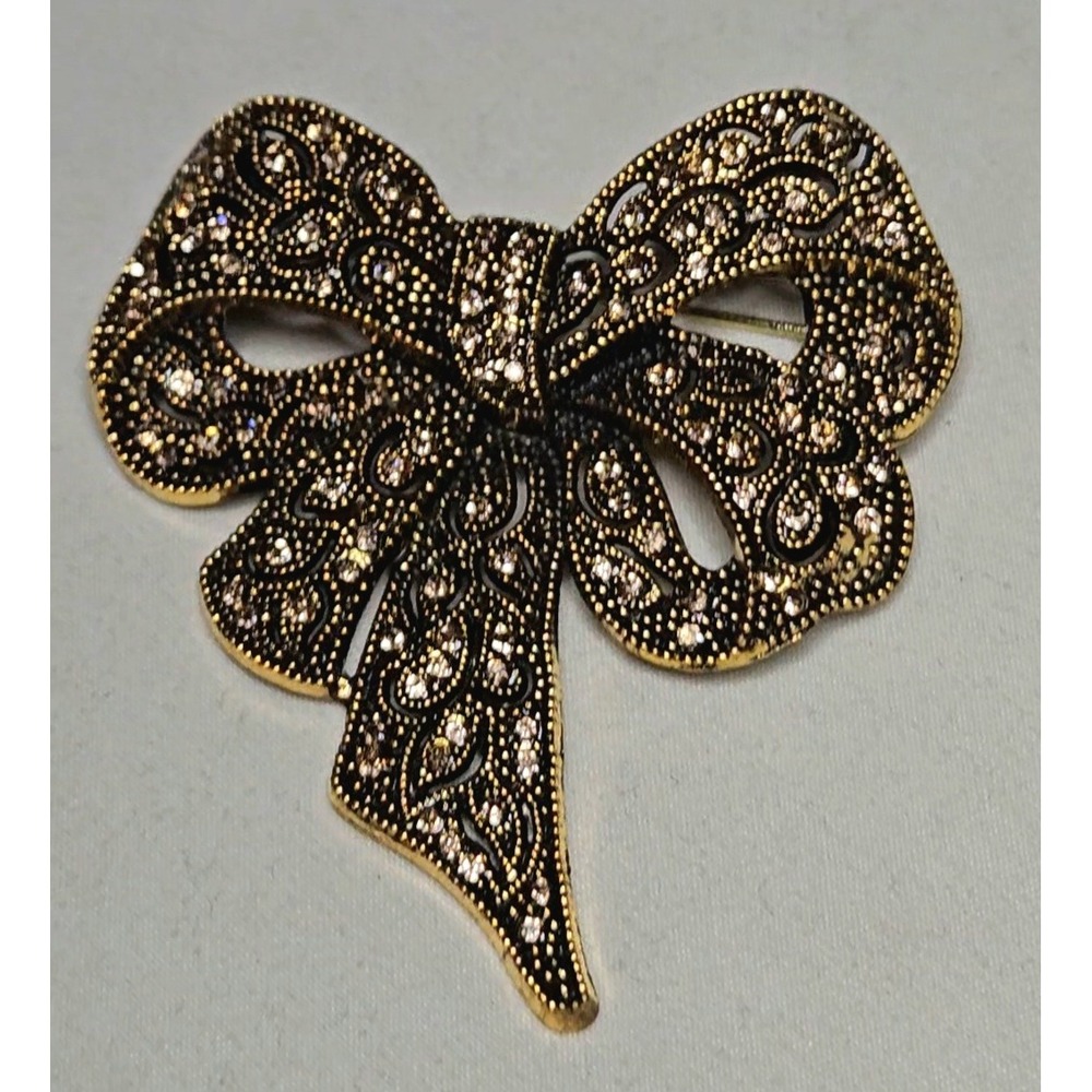 Bow Brooch Pin Womens OS Gold Tone Rhinestone Filigree Gothic Vintage